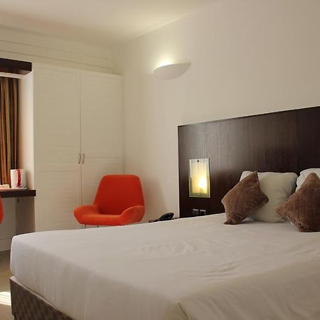 Hotel Le Saint Denis Zewnętrze zdjęcie