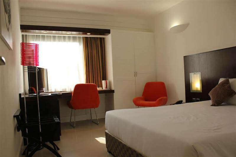 Hotel Le Saint Denis Zewnętrze zdjęcie
